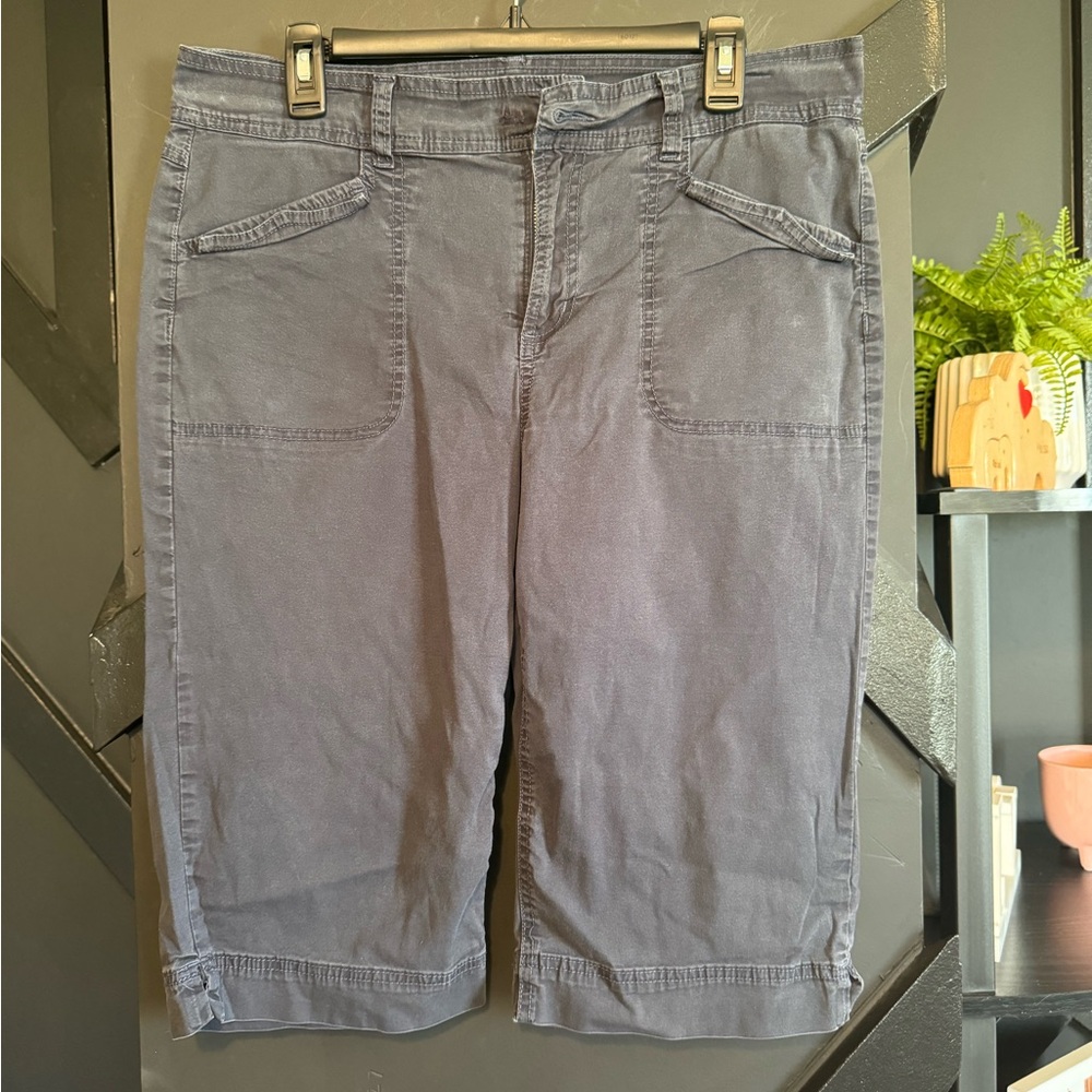 Gloria Vanderbilt Gray Utility Style Capri Pants Size 12